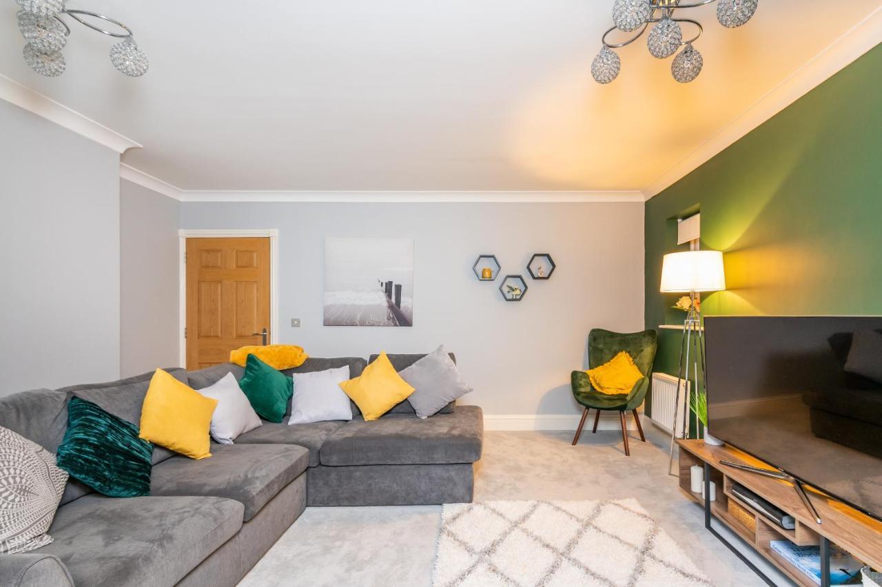 Spacious And Modern Townhouse I Pass The Keys 约克 外观 照片