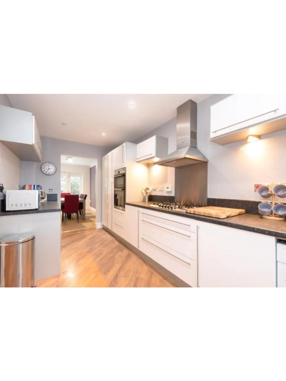Spacious And Modern Townhouse I Pass The Keys 约克 外观 照片